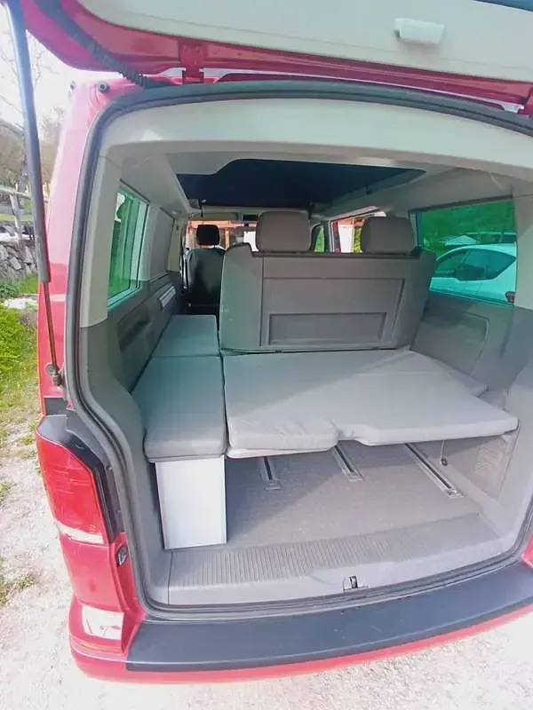 Begagnad VW California Beach 204 HK (150 kW) 2022 Röd Van
