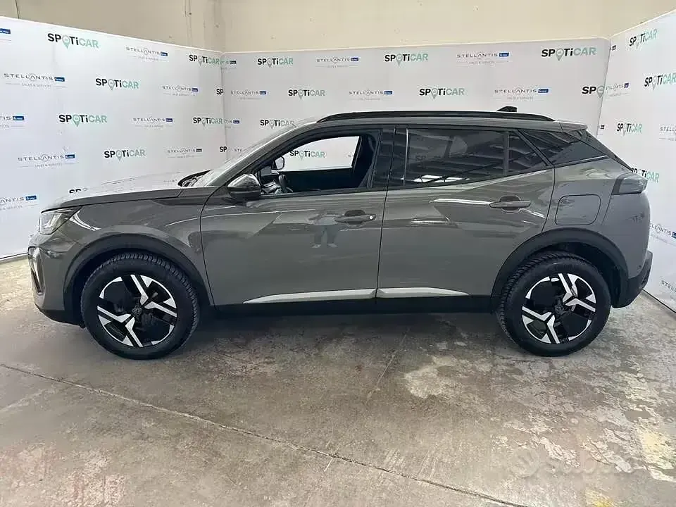 Usata Peugeot 2008 Allure 101 CV (74 kW) 2024 Grigio SUV