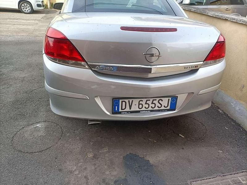 Usata Opel Astra Cabriolet Enjoy 150 CV (110 kW) 2009 Argento Cabrio