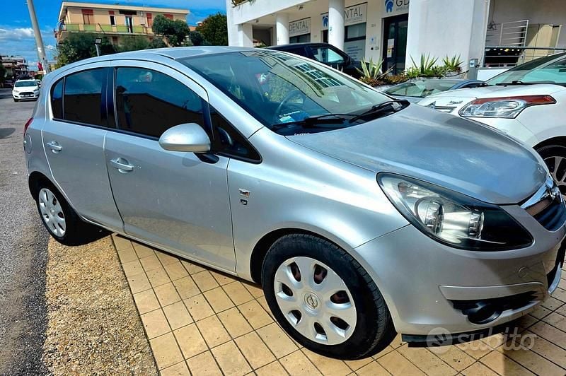 Usata Opel Corsa Cosmo 95 CV (69 kW) 2010 Grigio Utilitaria