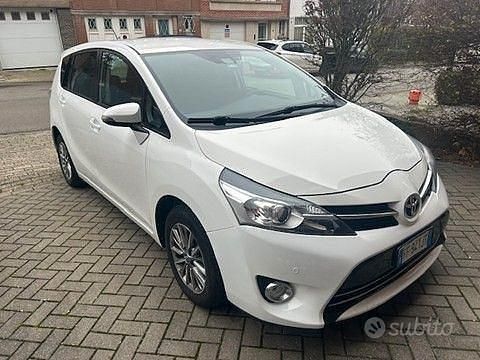 Usata Toyota Verso 132 CV (97 kW) 2016 Bianco Monovolume