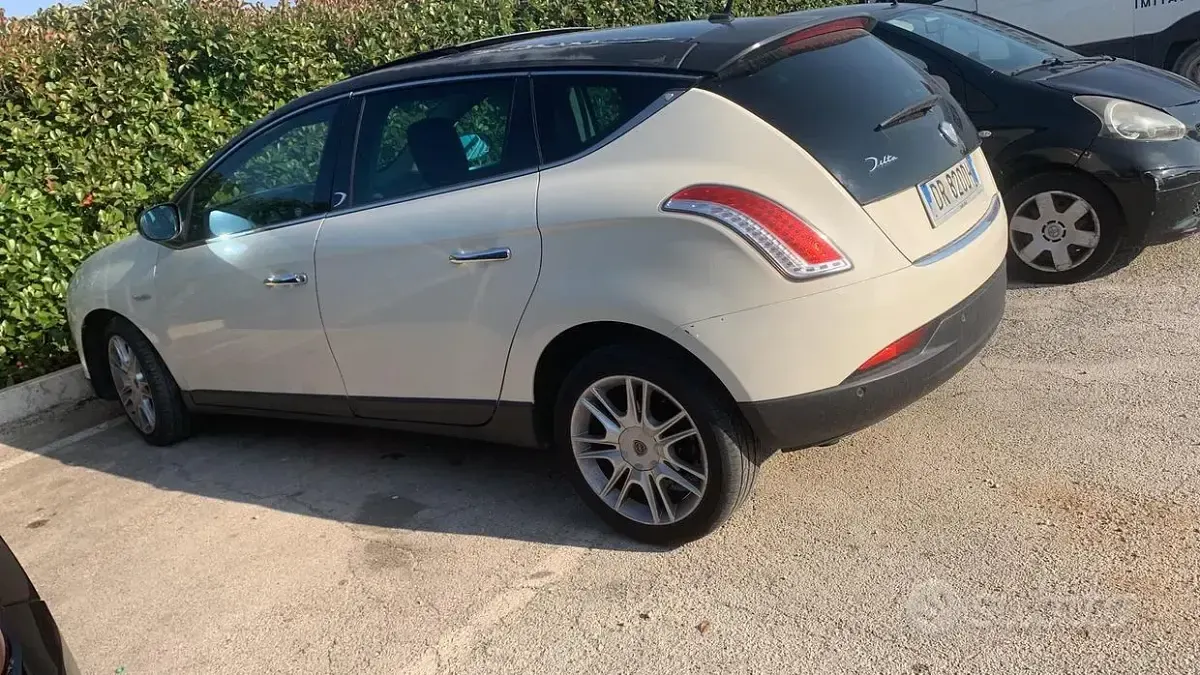 Usata Lancia Delta 120 CV (88 kW) 2008 Utilitaria