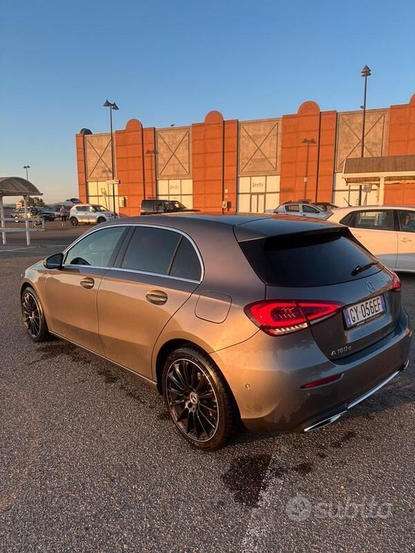 Usata Mercedes A180 116 CV (85 kW) 2019 Grigio Berlina