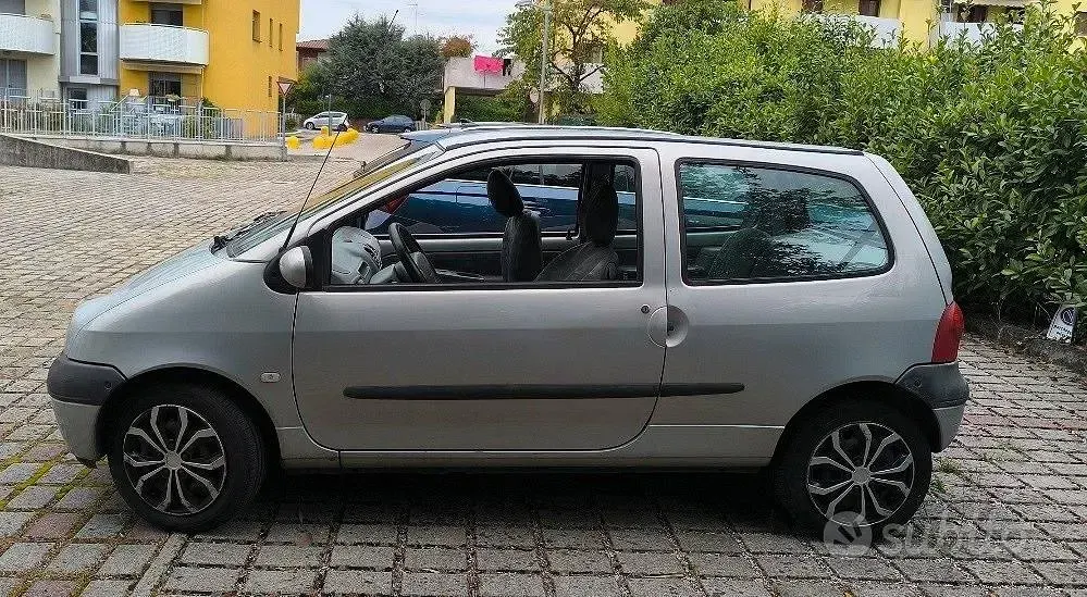 Usata Renault Twingo 58 CV (42 kW) 2004 Grigio Utilitaria