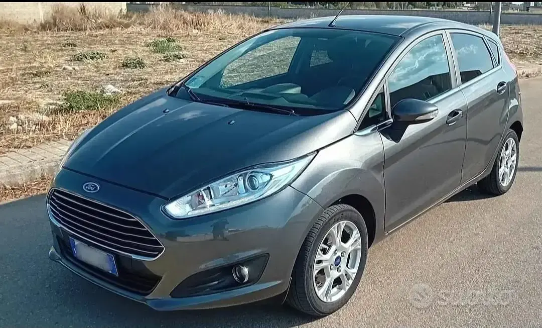 Usata Ford Fiesta Titanium 97 CV (71 kW) 2016 Grigio Utilitaria