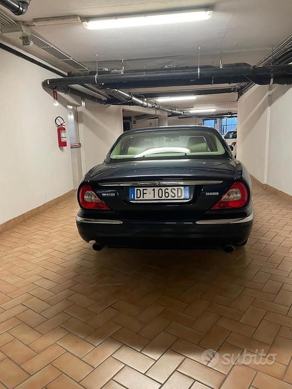 Usata Jaguar XJ8 2007 Blu Berlina