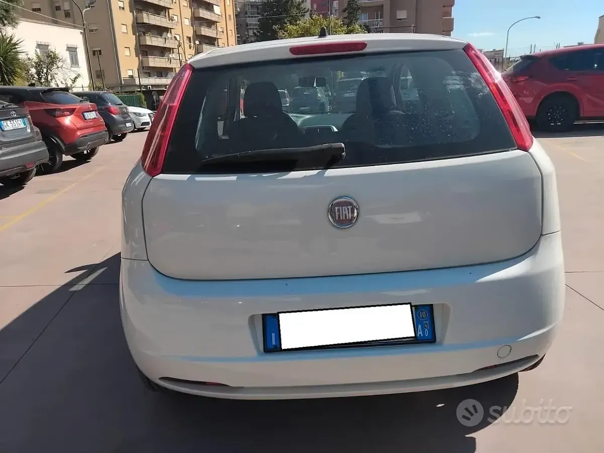 Usata Fiat Grande Punto 75 CV (55 kW) 2011 Bianco Utilitaria