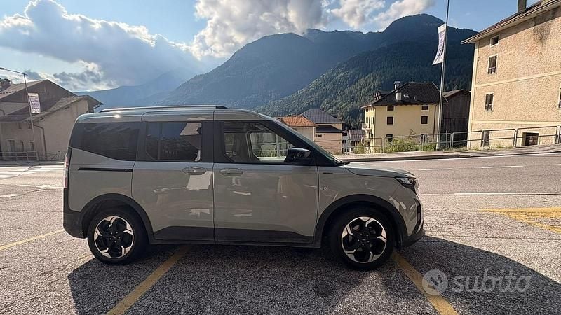 Usata Ford Courier Active 125 CV (91 kW) 2024 Grigio Monovolume