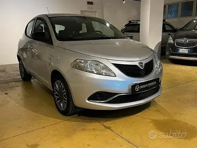 Usata Lancia Ypsilon Gold 95 CV (69 kW) 2016 Grigio Utilitaria