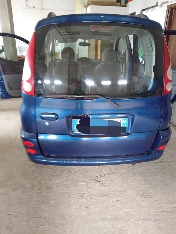 Usata Toyota Yaris 2000 Blu Station wagon