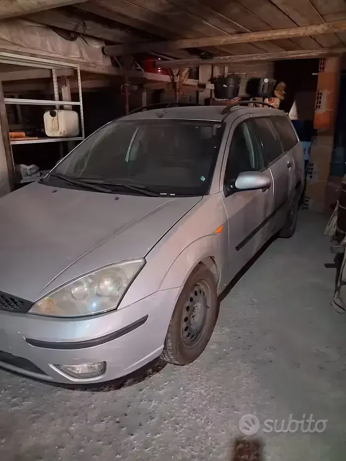 Usata Ford Focus 100 CV (73 kW) 2003 Grigio Station wagon