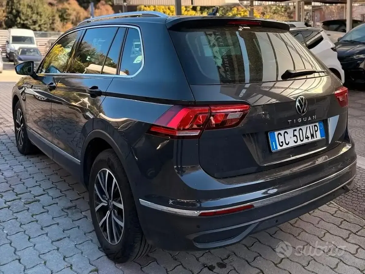 Usata VW Tiguan Life 131 CV (96 kW) 2021 Grigio SUV