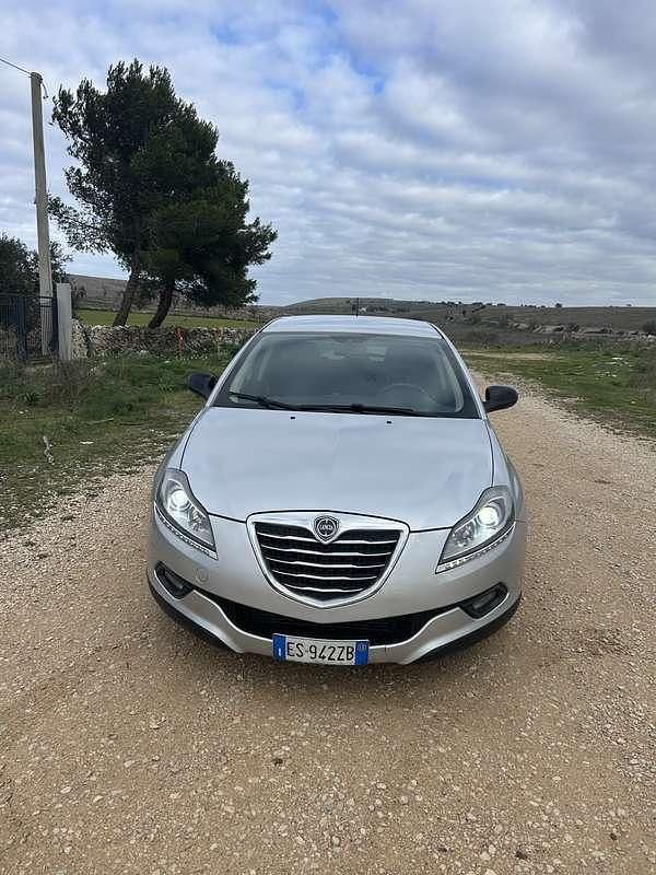 Usata Lancia Delta Gold 120 CV (88 kW) 2013 Argento Utilitaria