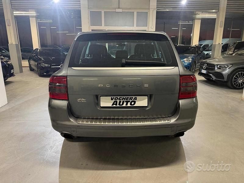 Usata Porsche Cayenne 340 CV (250 kW) 2005 Grigio scuro SUV
