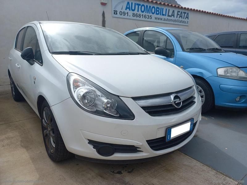 Begagnad Opel Corsa Edition 85 HK (62 kW) 2010 Vit Halvkombi