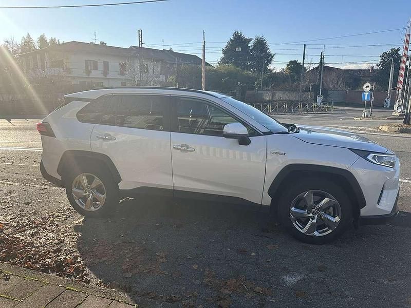 Usata Toyota RAV4 218 CV (160 kW) 2021 Bianco SUV