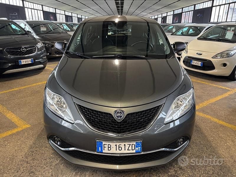 Usata Lancia Ypsilon Platinum 85 CV (62 kW) 2016 Grigio Utilitaria