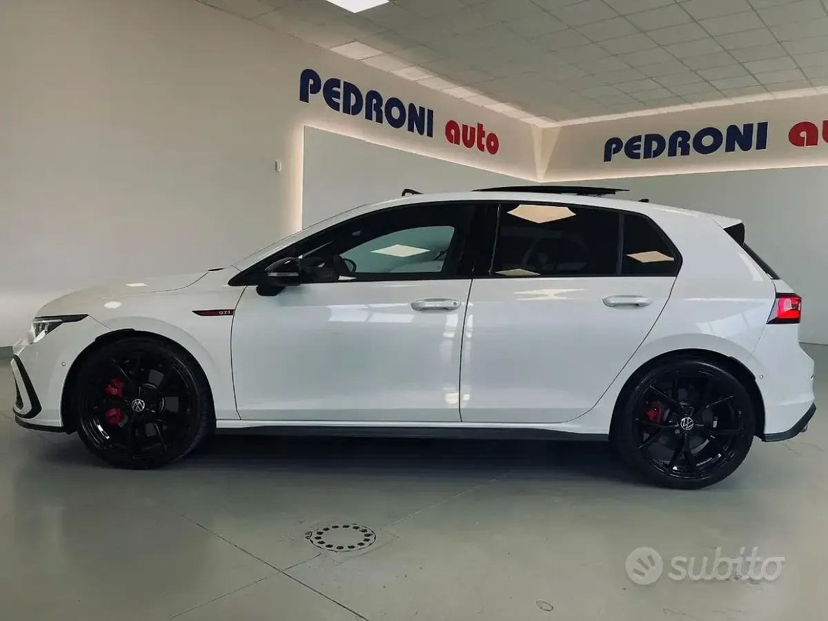 Usata VW Golf VIII GTI 245 CV (180 kW) 2024 Oryxweib perlato Berlina
