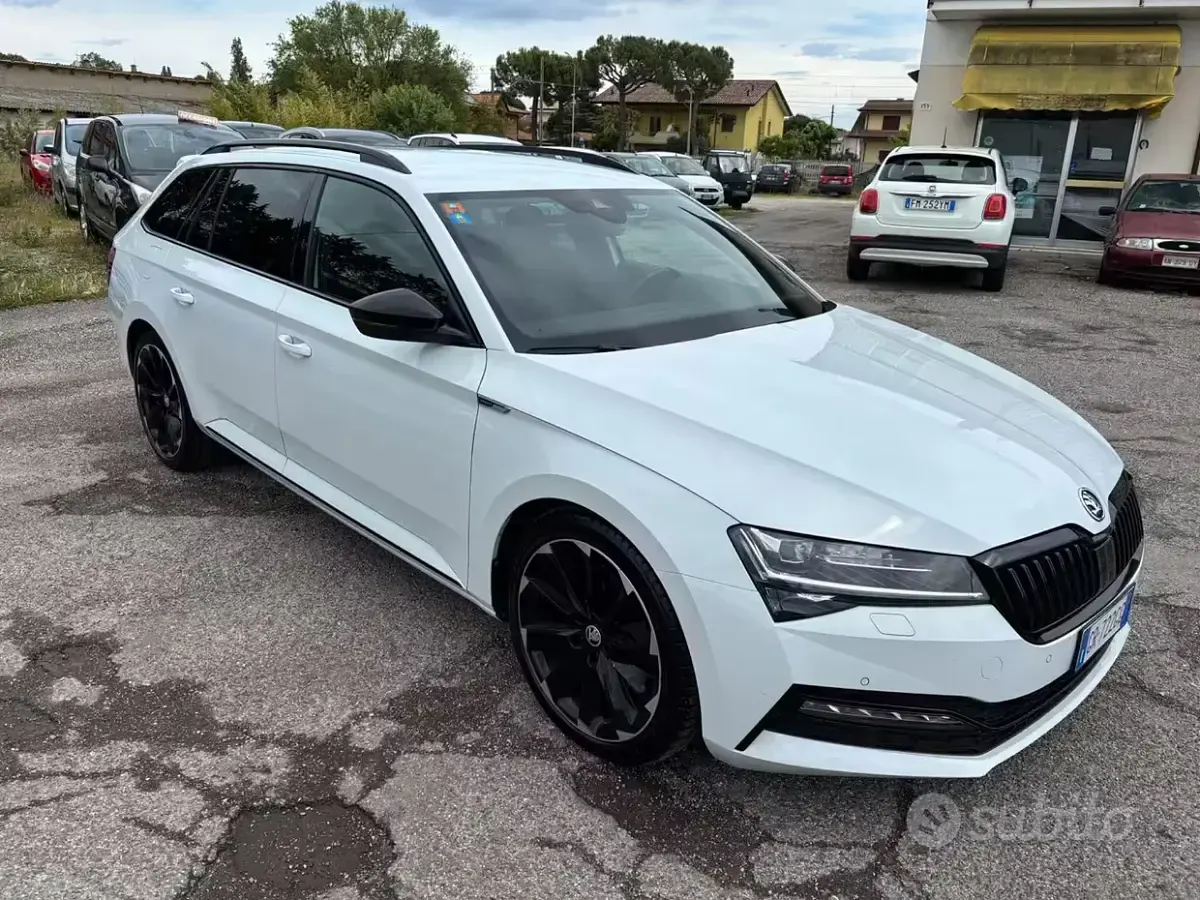 Usata Skoda Superb SportLine 150 CV (110 kW) 2023 Bianco Station wagon