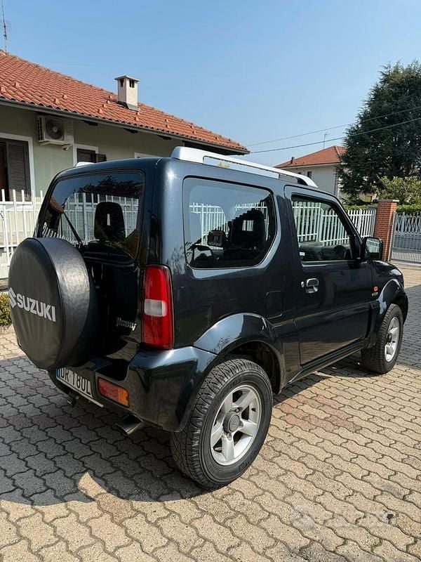 Second-hand Suzuki Jimny 86 CP (63 kW) 2008 Negru SUV