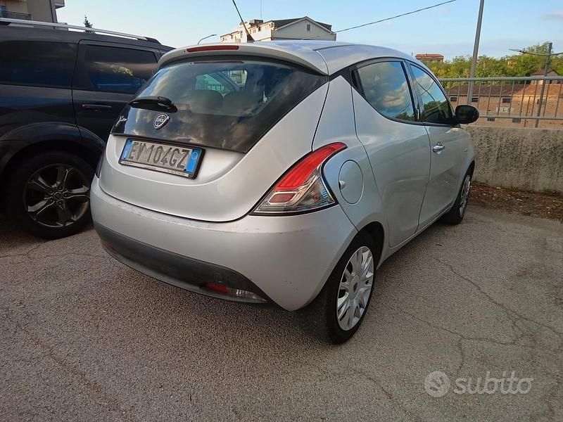 Usata Lancia Ypsilon 69 CV (50 kW) 2012 Grigio Utilitaria