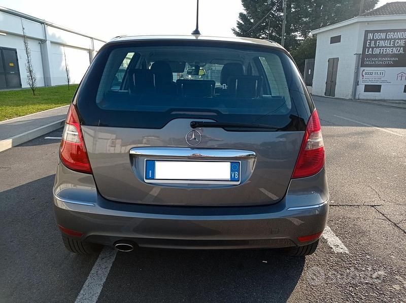 Usata Mercedes A180 108 CV (79 kW) 2009 Grigio Berlina