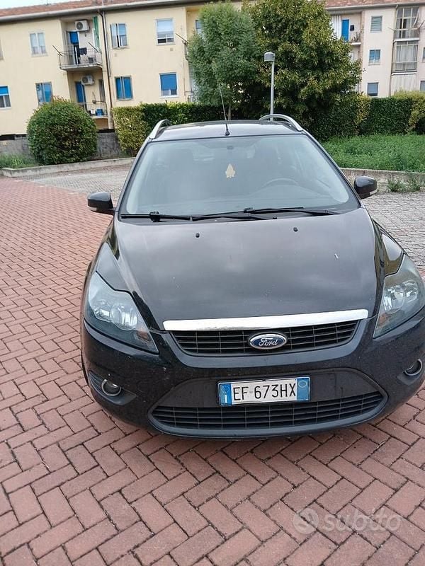 Usata Ford Focus 90 CV (66 kW) 2011 Nero Station wagon