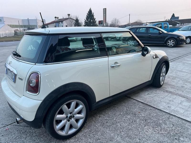 Usata Mini Cooper Chili 120 CV (88 kW) 2008 Beige Utilitaria