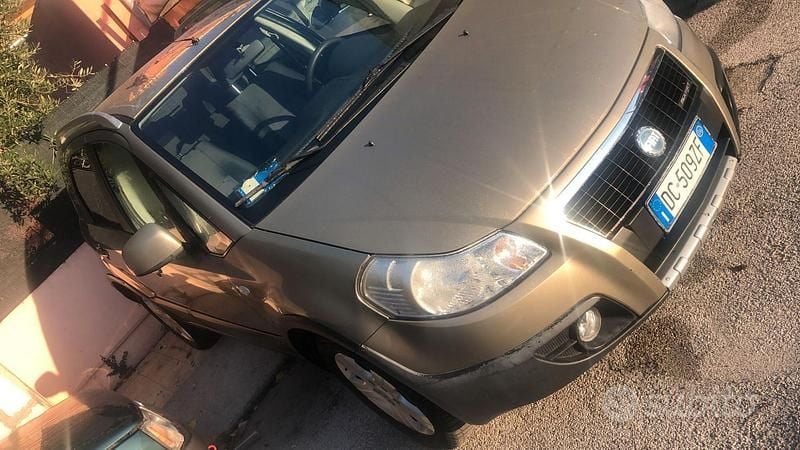 Grigio Usata 2008 Fiat Sedici SUV | 2500 € (Ottimo prezzo) - Immagine 1/4