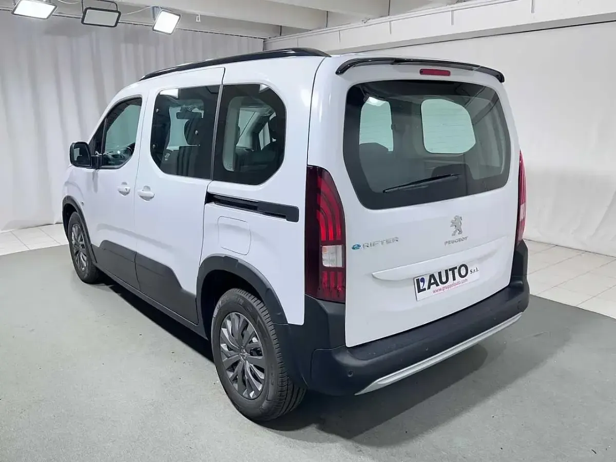 Usata Peugeot e-Rifter Allure 100 kW (136 CV) 2024 Bianco Monovolume