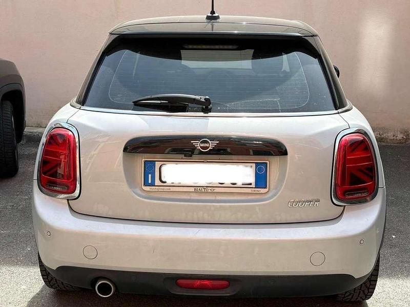 Begagnad Mini Cooper Business 136 HK (100 kW) 2020 Vit Halvkombi