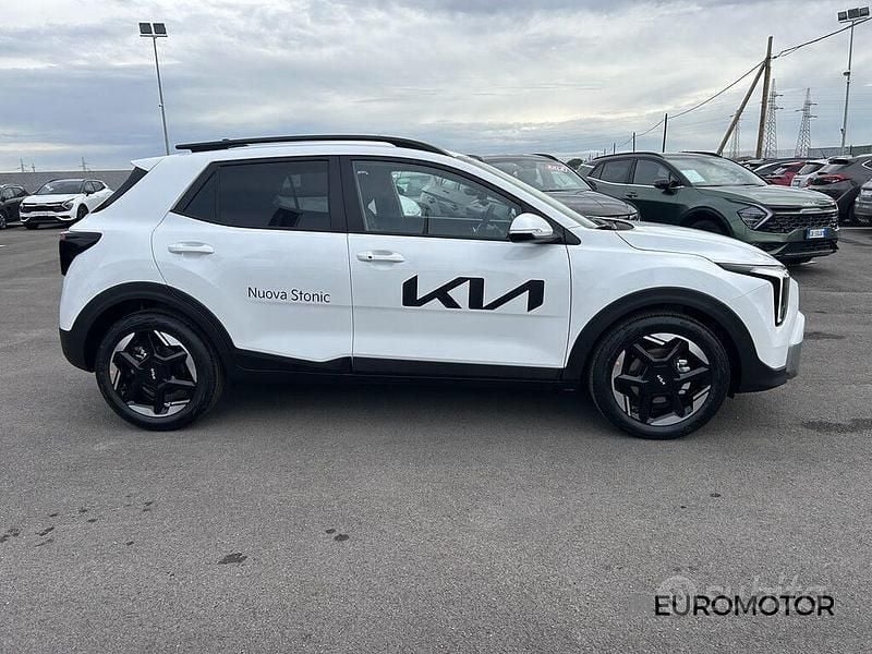 Neu Kia Stonic Launch Edition 116 PS (85 kW) 2025 Weiß SUV