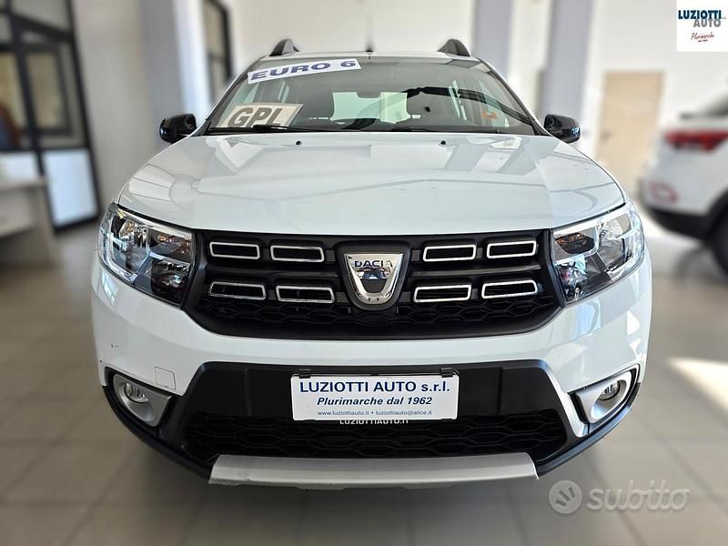 Bianco Usata 2020 Dacia Sandero Anniversary Tre volumi | 12.200 € (Cara) - Immagine 1/4