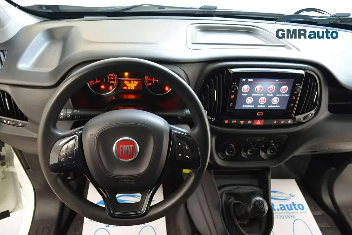 Usata Fiat Doblò 105 CV (77 kW) 2022 Bianco pastello Monovolume