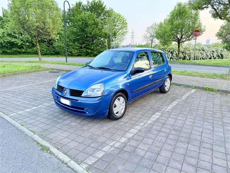 Käytetty Renault Clio II Dynamique 58 HP (42 kW) 2006 Sininen Sedan