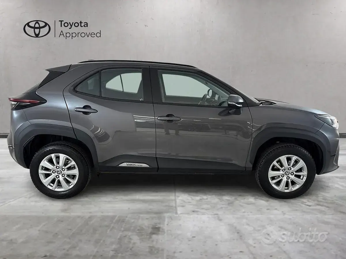 Usata Toyota Yaris Cross Active 116 CV (85 kW) 2022 Grigio SUV