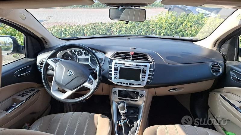 Usata Lancia Delta Gold 120 CV (88 kW) 2013 Utilitaria