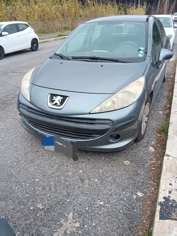 Usato 2008 Peugeot 207 1.4 Benzin 73 CV (2.500 €)