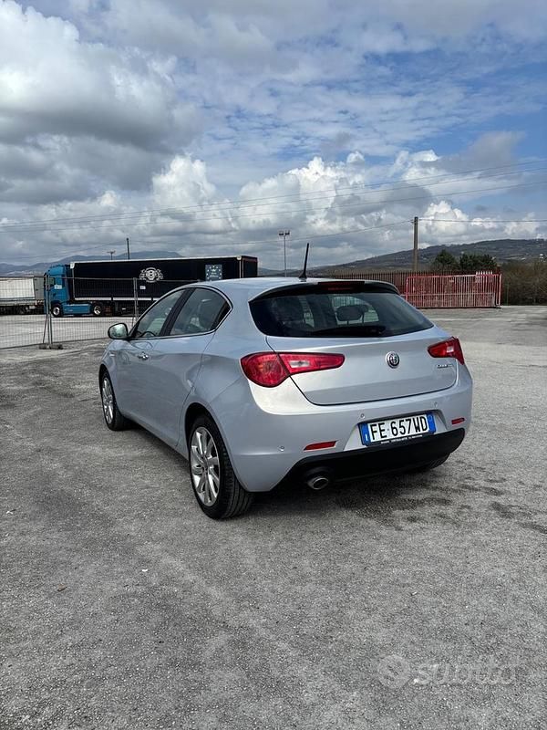 Usata Alfa Romeo Giulietta Super 120 CV (88 kW) 2016 Grigio Utilitaria