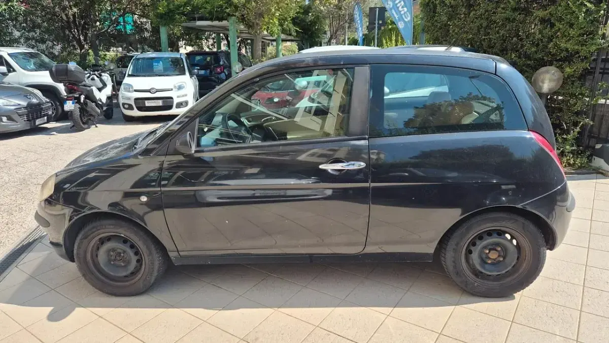 Usata Lancia Ypsilon 69 CV (50 kW) 2005 Nero Utilitaria
