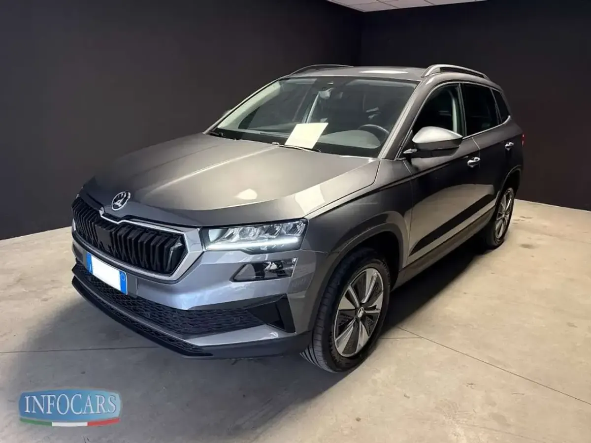 Usata Skoda Karoq Executive 116 CV (85 kW) 2024 Grigio metallizzato SUV