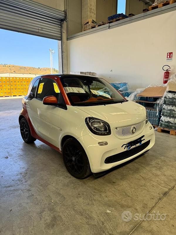 Usata 2015 Smart ForTwo Coupé Utilitaria | 9500 € (Buon prezzo) - Immagine 1/4