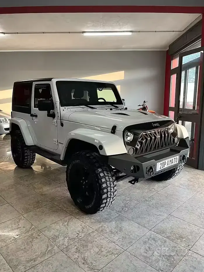 Usata Jeep Wrangler Sahara 200 CV (147 kW) 2011 Bianco SUV