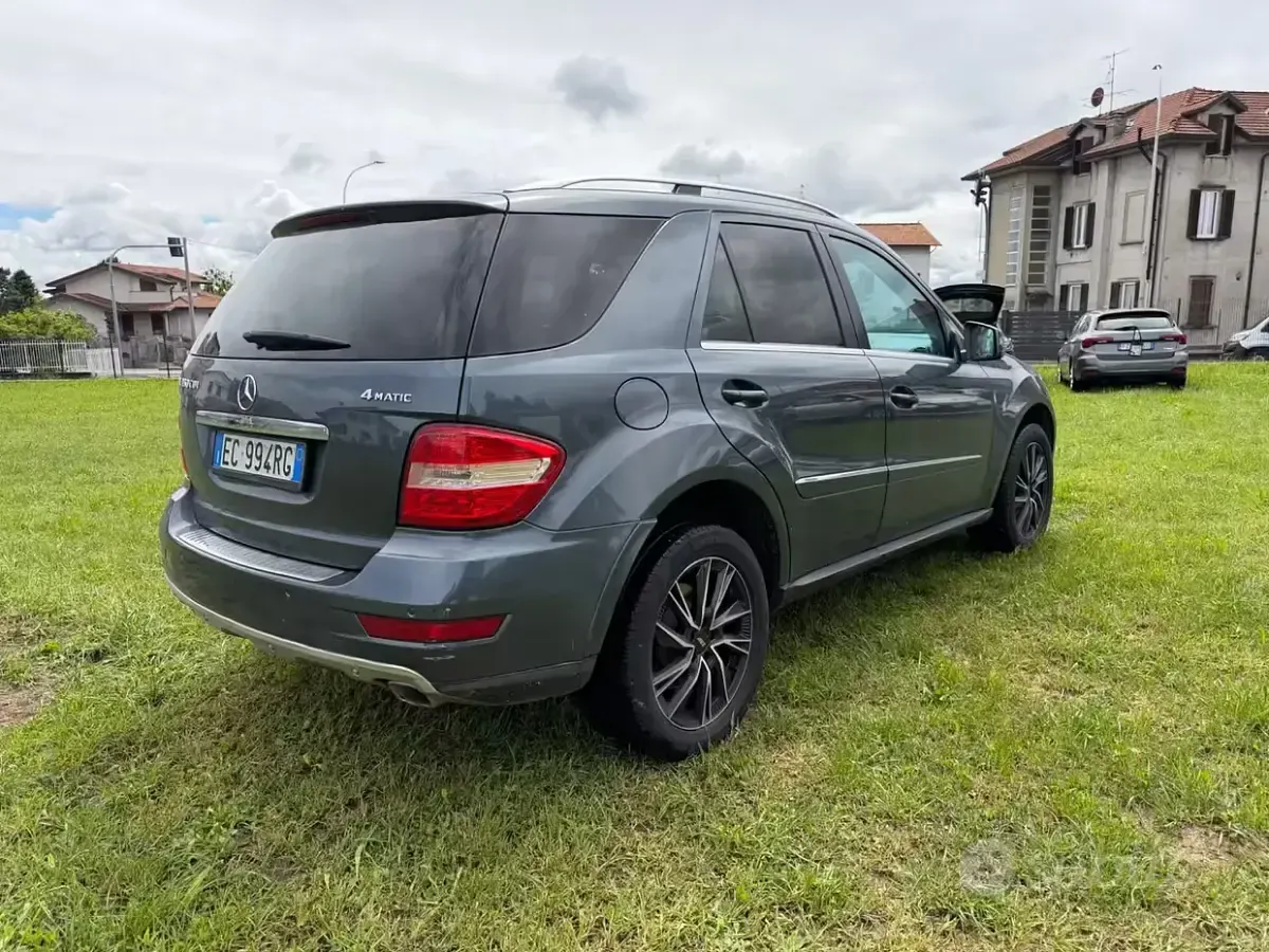 Usata Mercedes ML350 Premium 231 CV (169 kW) 2010 Blu SUV