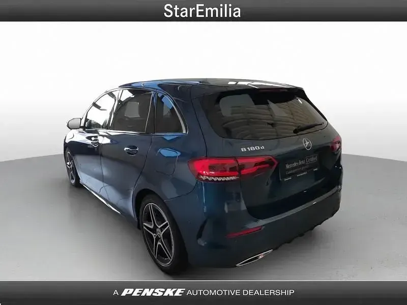 Usata Mercedes B180 Premium 116 CV (85 kW) 2022 Blu/azzurro Utilitaria