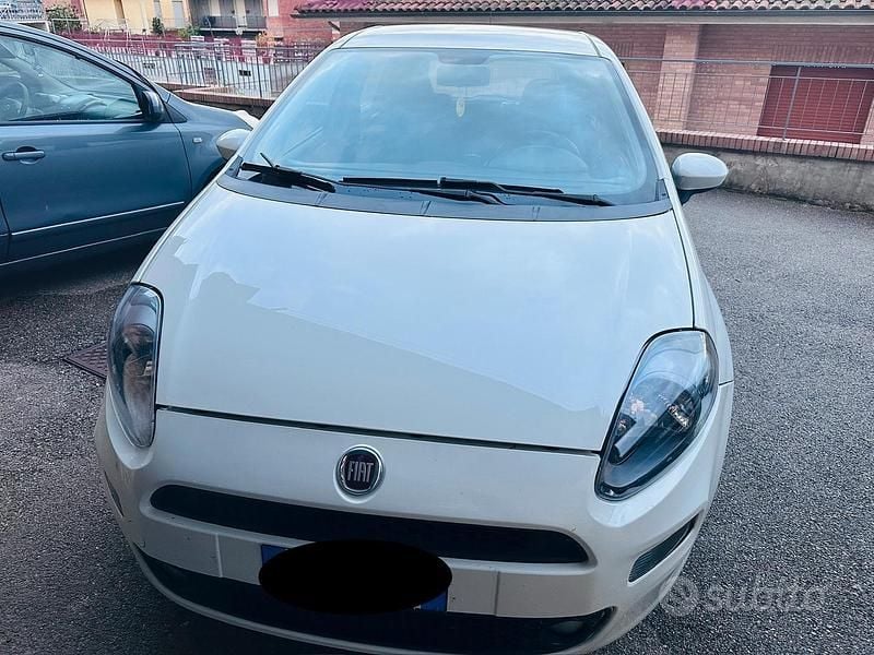 Usata Fiat Grande Punto 77 CV (56 kW) 2015 Bianco Utilitaria