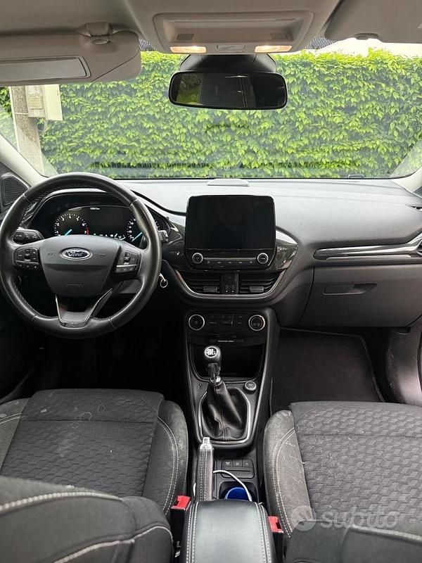 Usata Ford Puma Titanium 125 CV (91 kW) 2020 Grigio SUV