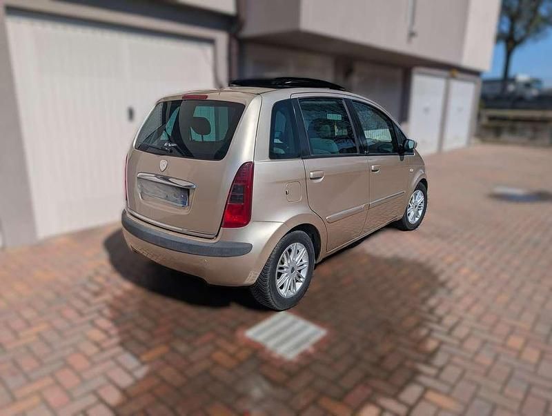 Usata Lancia Musa 101 CV (74 kW) 2005 Oro Monovolume