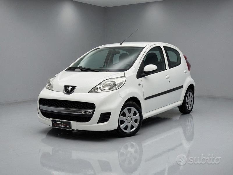 Usata Peugeot 107 Active 68 CV (50 kW) 2010 Bianco Utilitaria