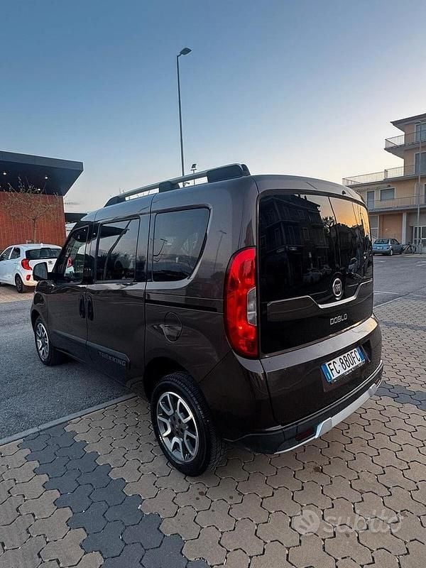 Usata Fiat Doblò Trekking 120 CV (88 kW) 2016 Marrone Monovolume